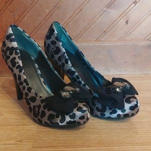 Leopard Print Heels sz 6. 5-7
